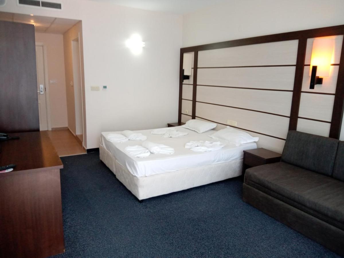 Апартаменты Sea View Triple S B Поморие Экстерьер фото